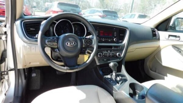 2015 Kia Optima  LX - Image 9
