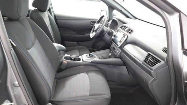 2025 Nissan LEAF S - Image 4
