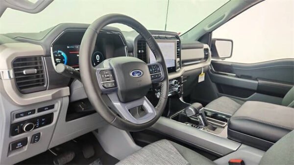 2023 Ford F-150 Lightning XLT - Image 10