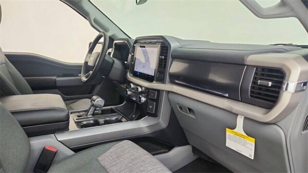 2023 Ford F-150 Lightning XLT - Image 11