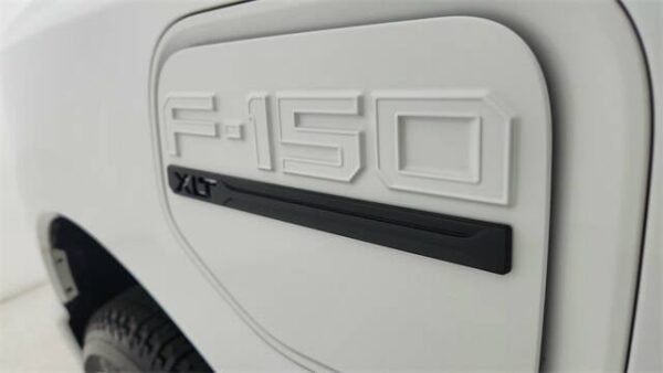 2023 Ford F-150 Lightning XLT - Image 12
