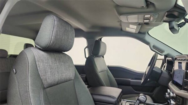 2023 Ford F-150 Lightning XLT - Image 13