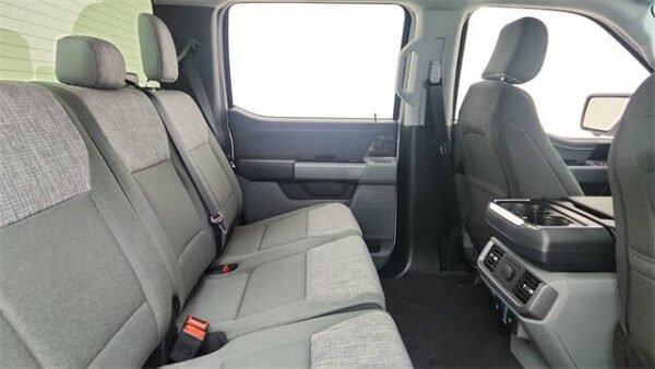 2023 Ford F-150 Lightning XLT - Image 15