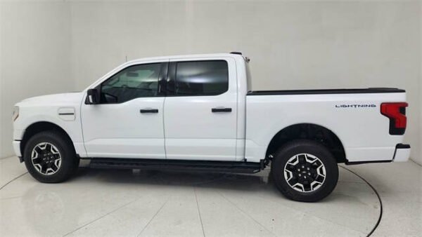 2023 Ford F-150 Lightning XLT - Image 3