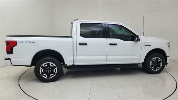 2023 Ford F-150 Lightning XLT - Image 5