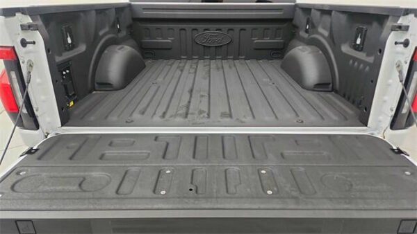 2023 Ford F-150 Lightning XLT - Image 7