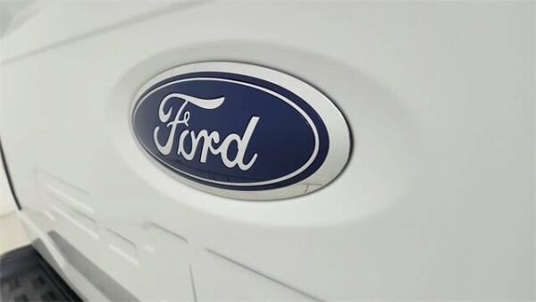 2023 Ford F-150 Lightning XLT - Image 9