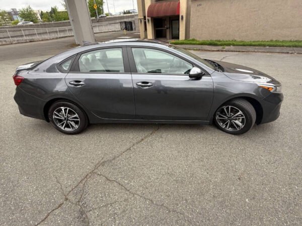 2023 Kia Forte LXS - Image 3
