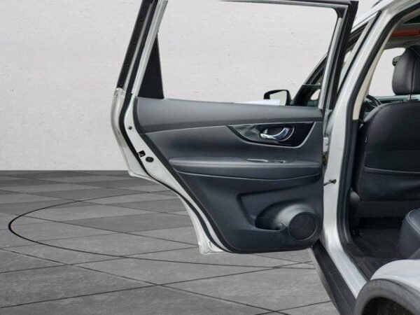 2018 Nissan Rogue SL - Image 24