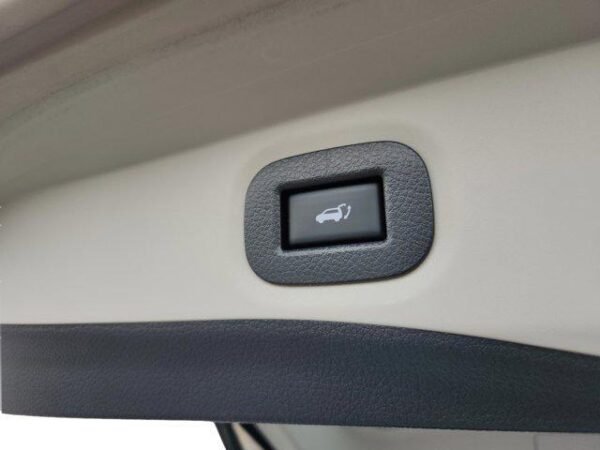 2018 Nissan Rogue SL - Image 15