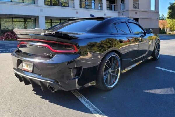 2015 Dodge Charger SRT Hellcat - Image 2