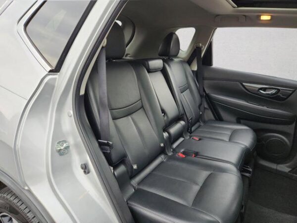 2018 Nissan Rogue SL - Image 20
