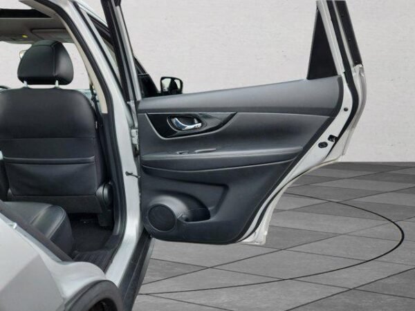 2018 Nissan Rogue SL - Image 17