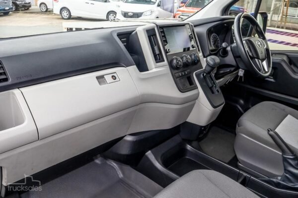 2020 Toyota Hiace LWB Auto - Image 17