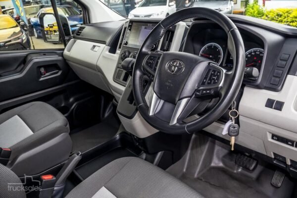 2020 Toyota Hiace LWB Auto - Image 19