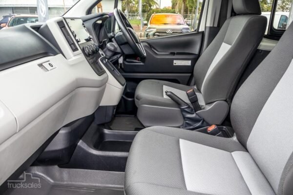 2020 Toyota Hiace LWB Auto - Image 16