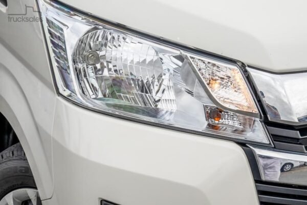 2020 Toyota Hiace LWB Auto - Image 9