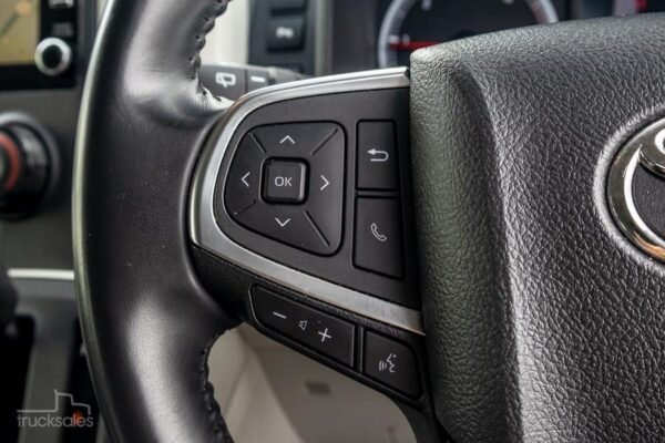 2020 Toyota Hiace LWB Auto - Image 11