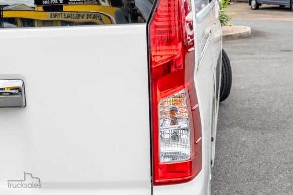 2020 Toyota Hiace LWB Auto - Image 5