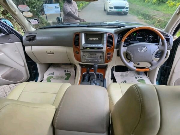 TOYOTA LAND CRUISER 100 SERIES   2007 Model  - Image 6
